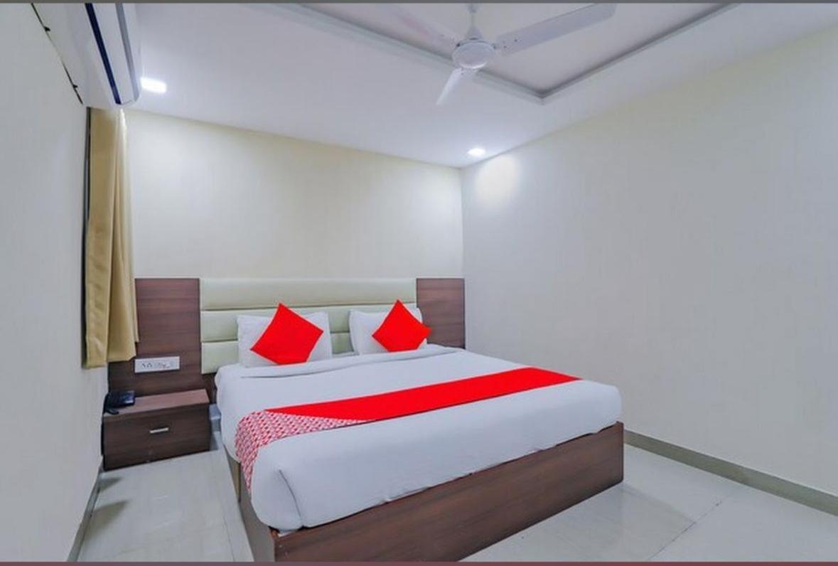 Hotel Greenwood Ahmedabad Exterior photo